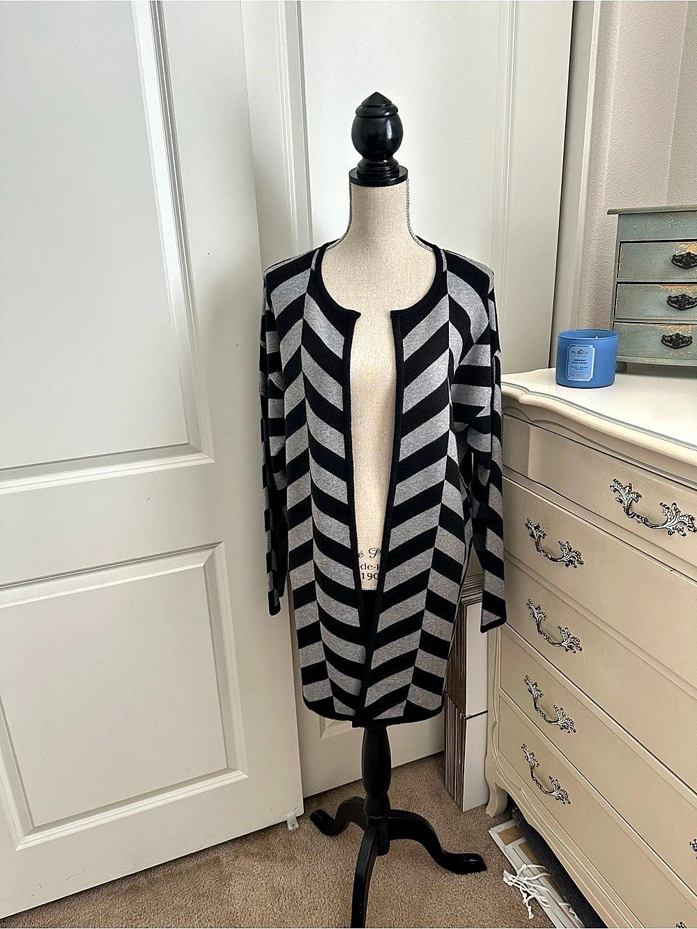 Tahari Black & Gray Geometric Cardigan Size Large NWT
